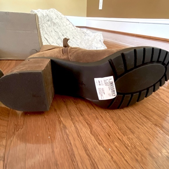 NWT Clark’s Tan/Brown Suede Boots/Malvet Doris- Size 8W - Picture 7 of 8